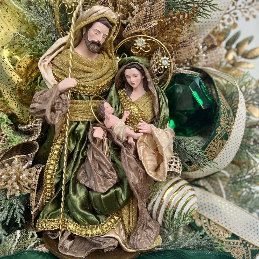 Large 30β Handmade Elegant Holy Family Green and Gold Holiday Wreath - Picture 2 of 11